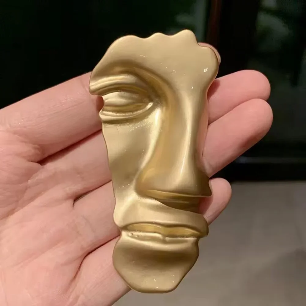 Abstract Gold Face Brooch – Vintage Modernist Costume Jewelry Pin